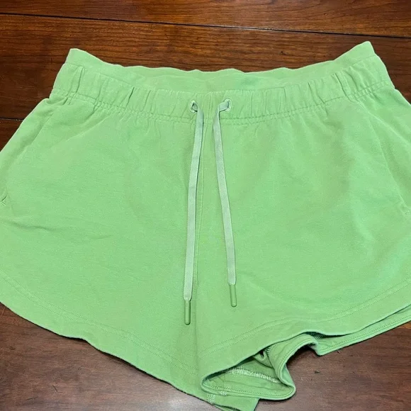 Lululemon Athletica Green Athletic Shorts with Elastic Waistband - Picture 3 of 7